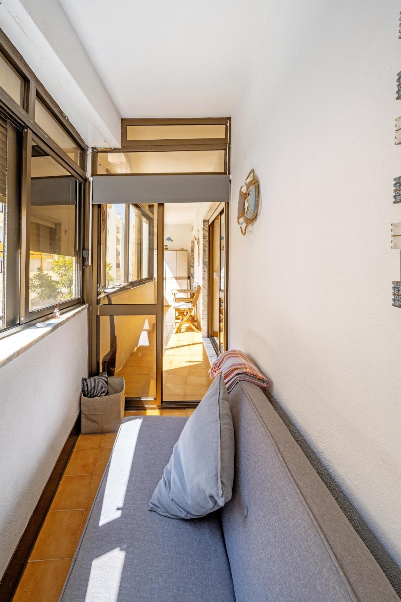 Cozy Apartment Near The Beach In Costa De Caparica Exterior photo