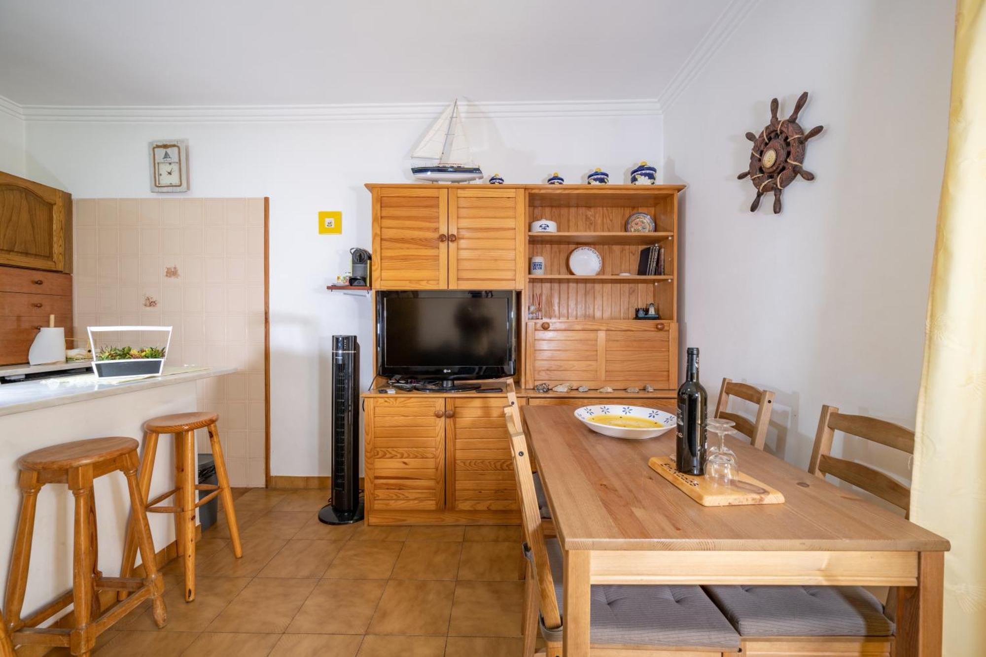Cozy Apartment Near The Beach In Costa De Caparica Exterior photo